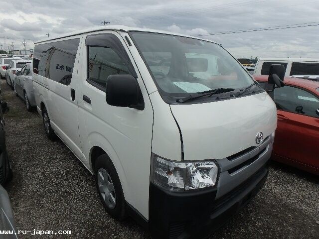 TOYOTA HIACE VAN 2018